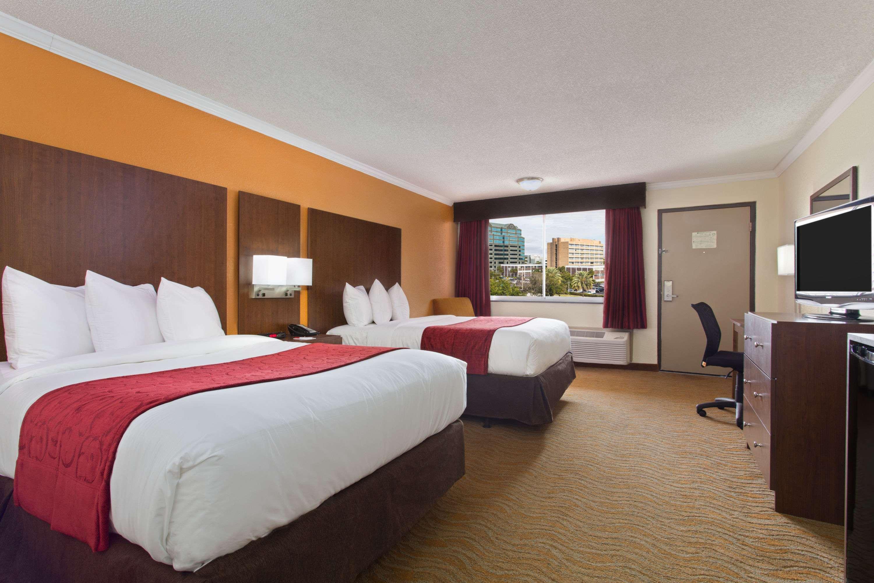 Ramada By Wyndham Tampa Westshore Airport South Extérieur photo