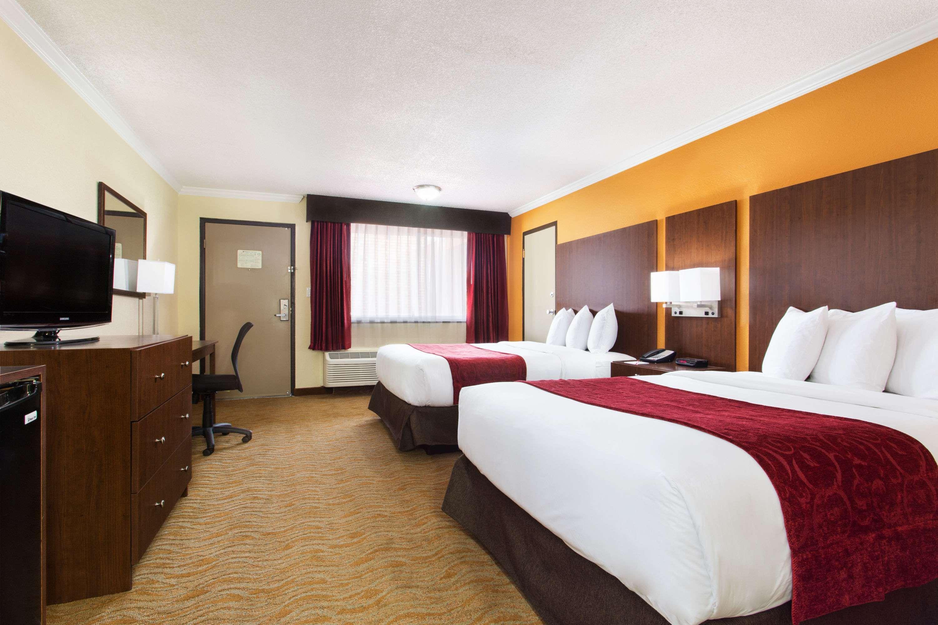 Ramada By Wyndham Tampa Westshore Airport South Extérieur photo