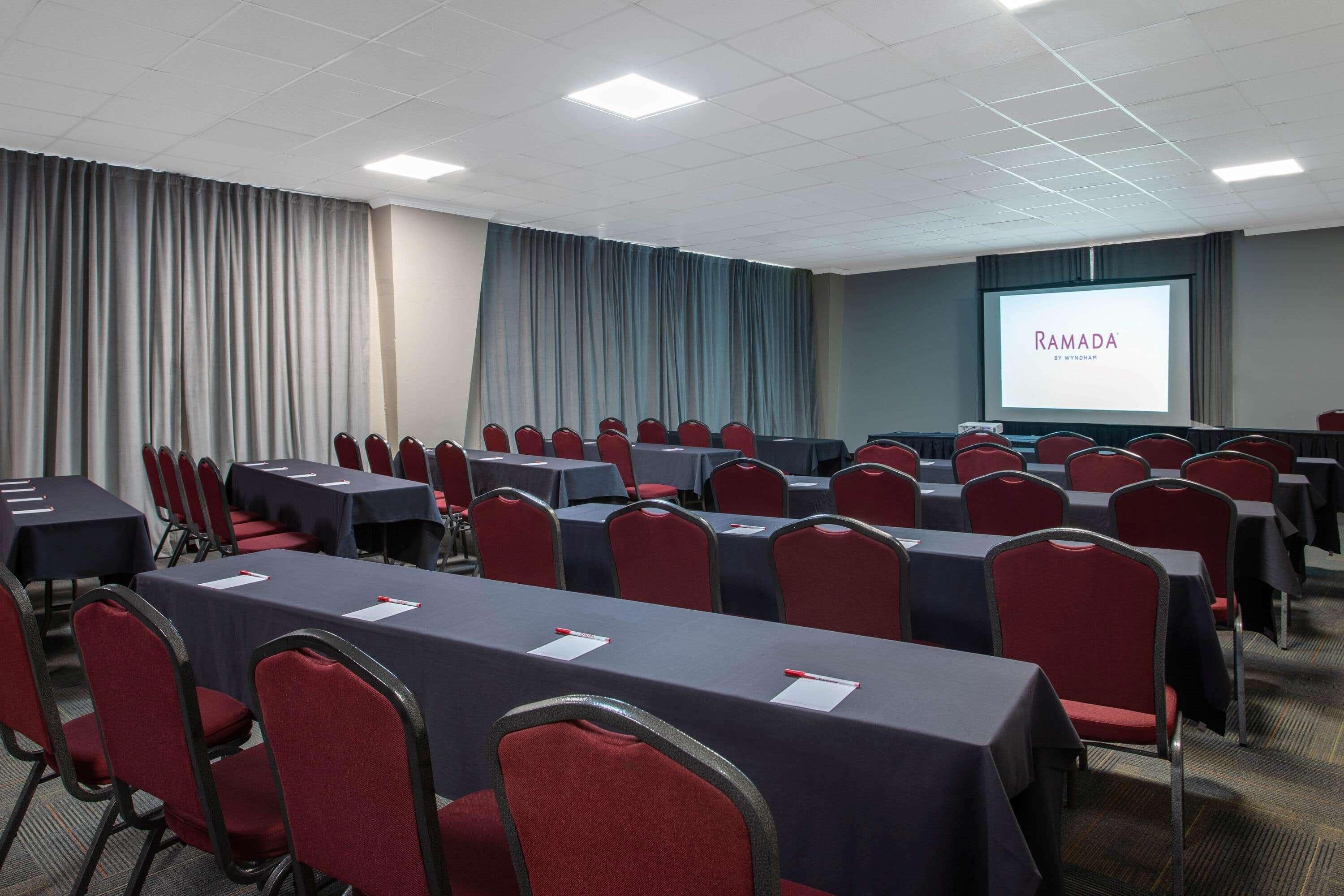 Ramada By Wyndham Tampa Westshore Airport South Extérieur photo