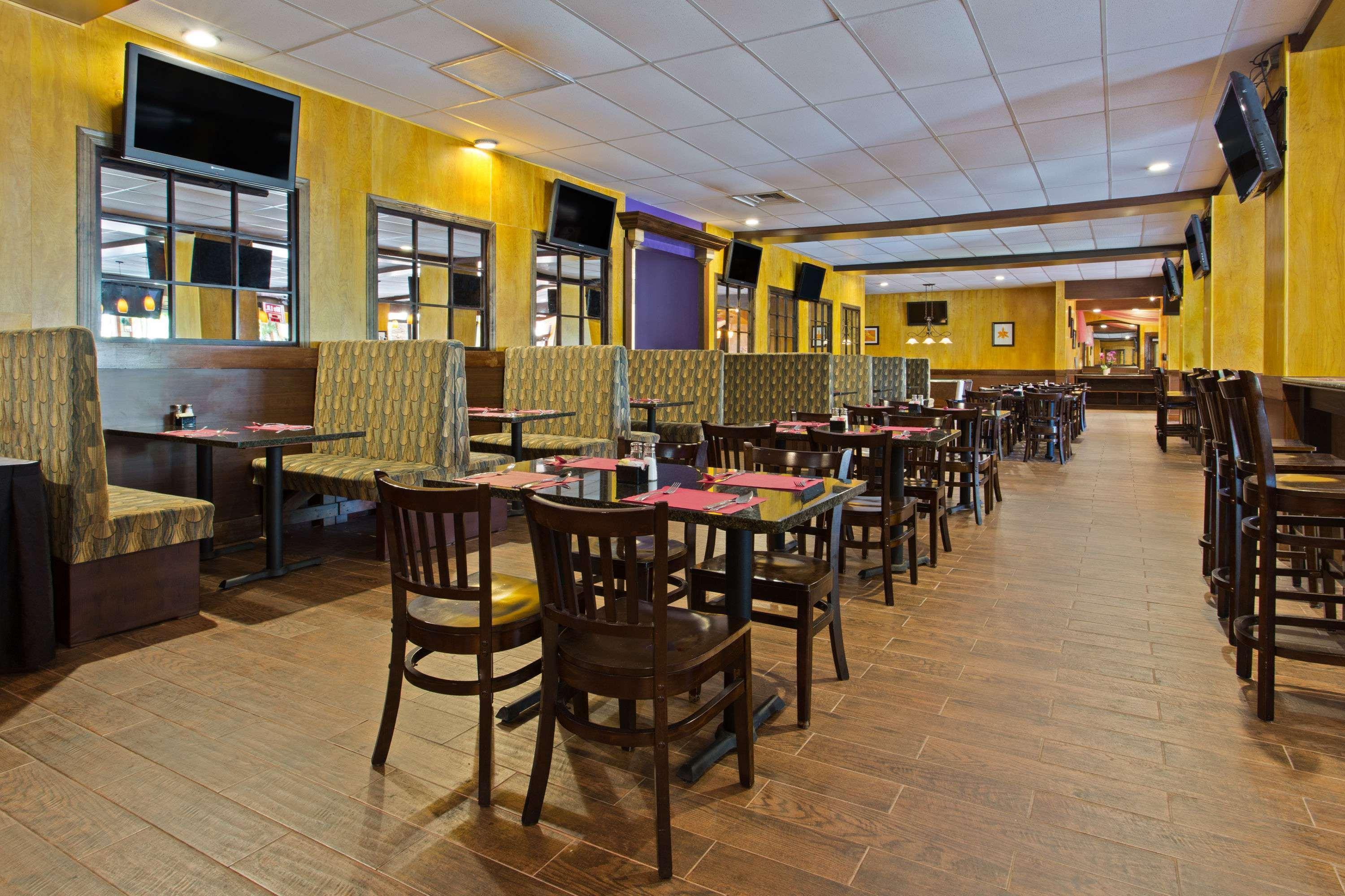 Ramada By Wyndham Tampa Westshore Airport South Extérieur photo