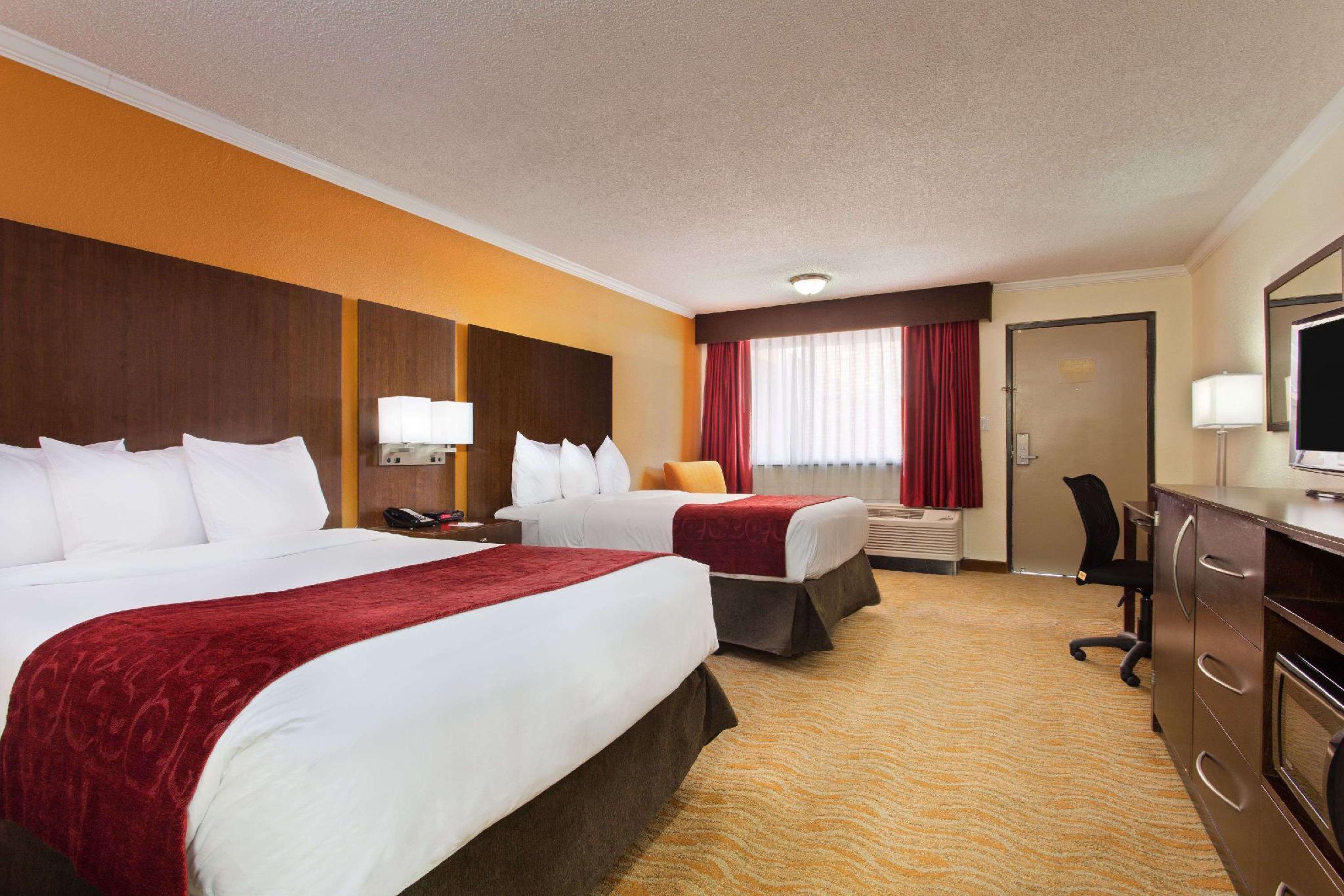 Ramada By Wyndham Tampa Westshore Airport South Extérieur photo