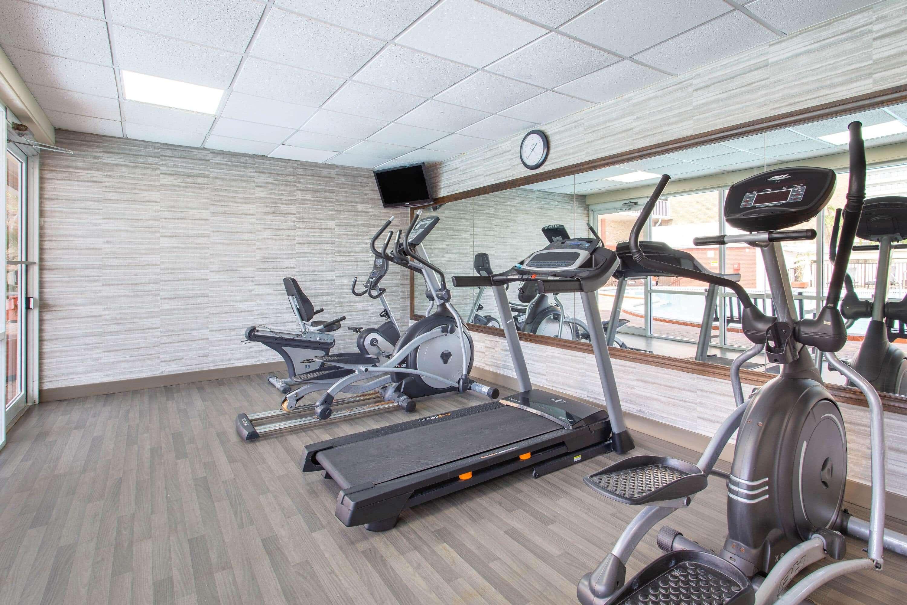 Ramada By Wyndham Tampa Westshore Airport South Extérieur photo