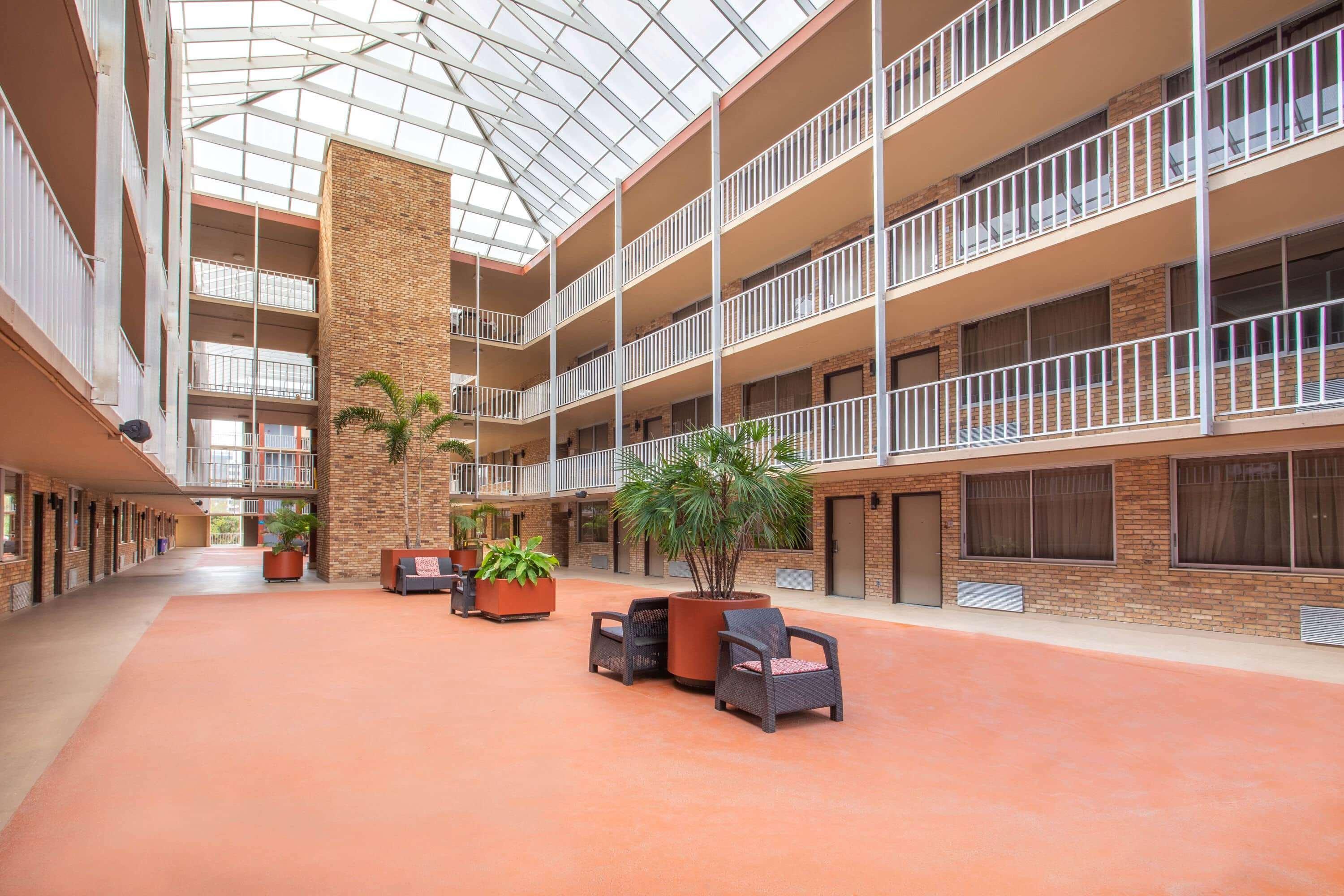 Ramada By Wyndham Tampa Westshore Airport South Extérieur photo