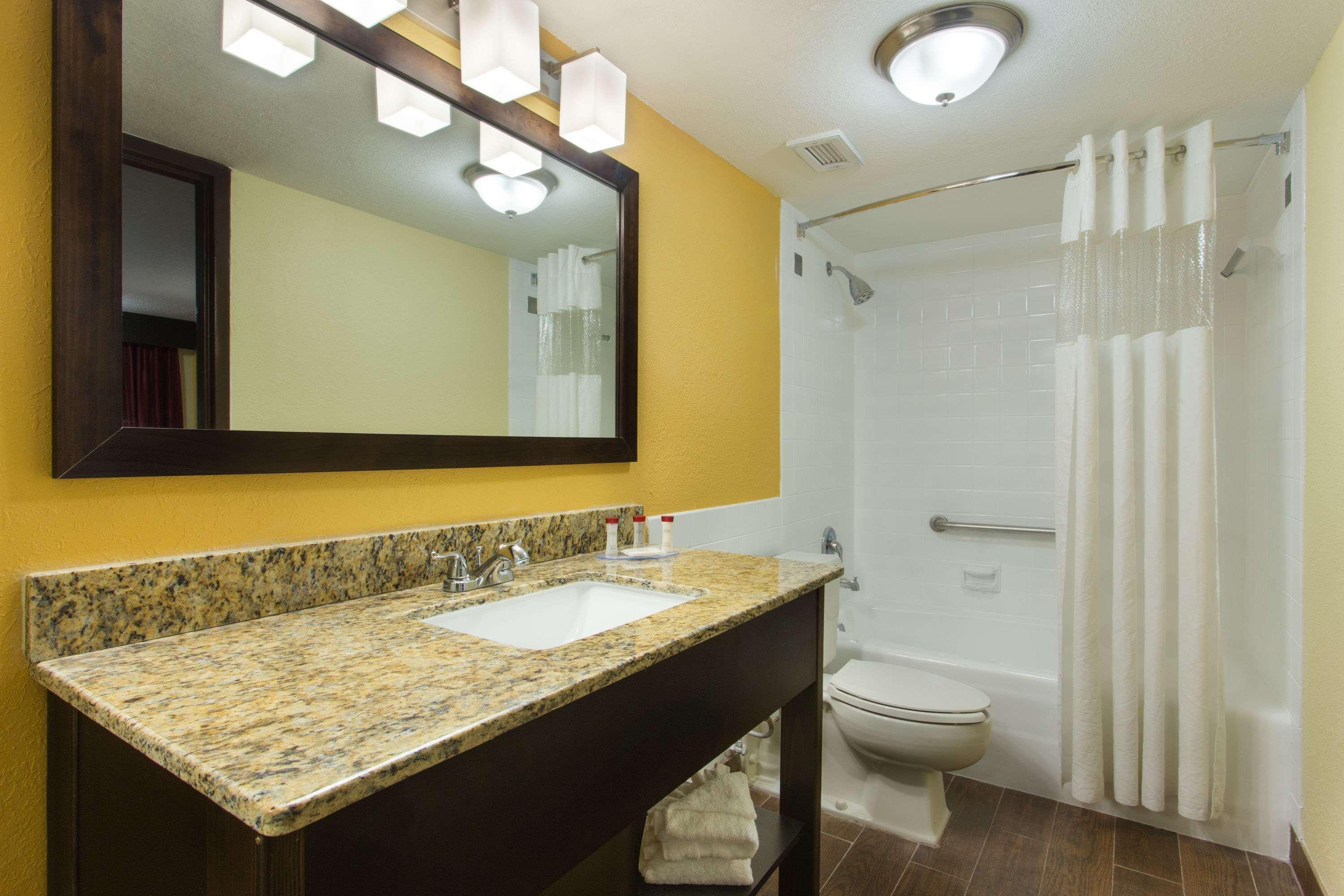 Ramada By Wyndham Tampa Westshore Airport South Extérieur photo