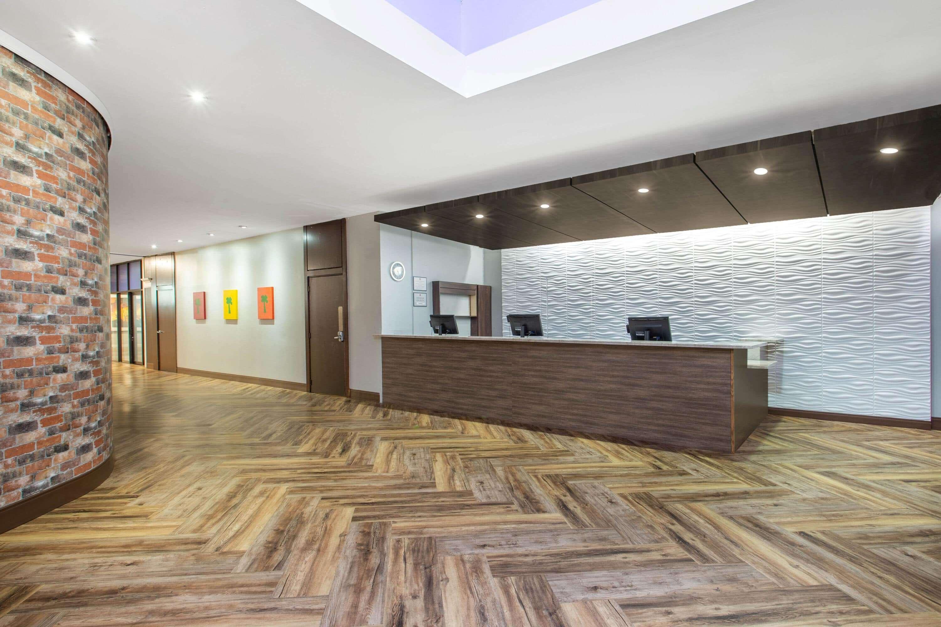 Ramada By Wyndham Tampa Westshore Airport South Extérieur photo