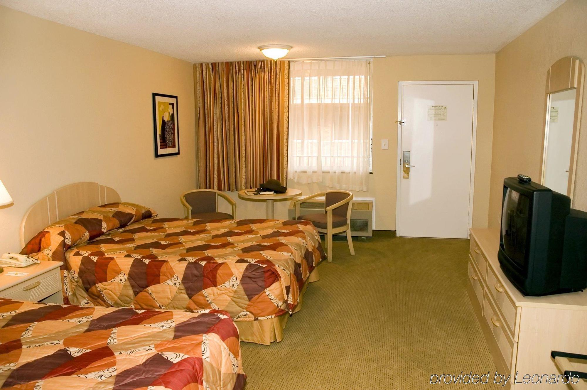 Ramada By Wyndham Tampa Westshore Airport South Extérieur photo
