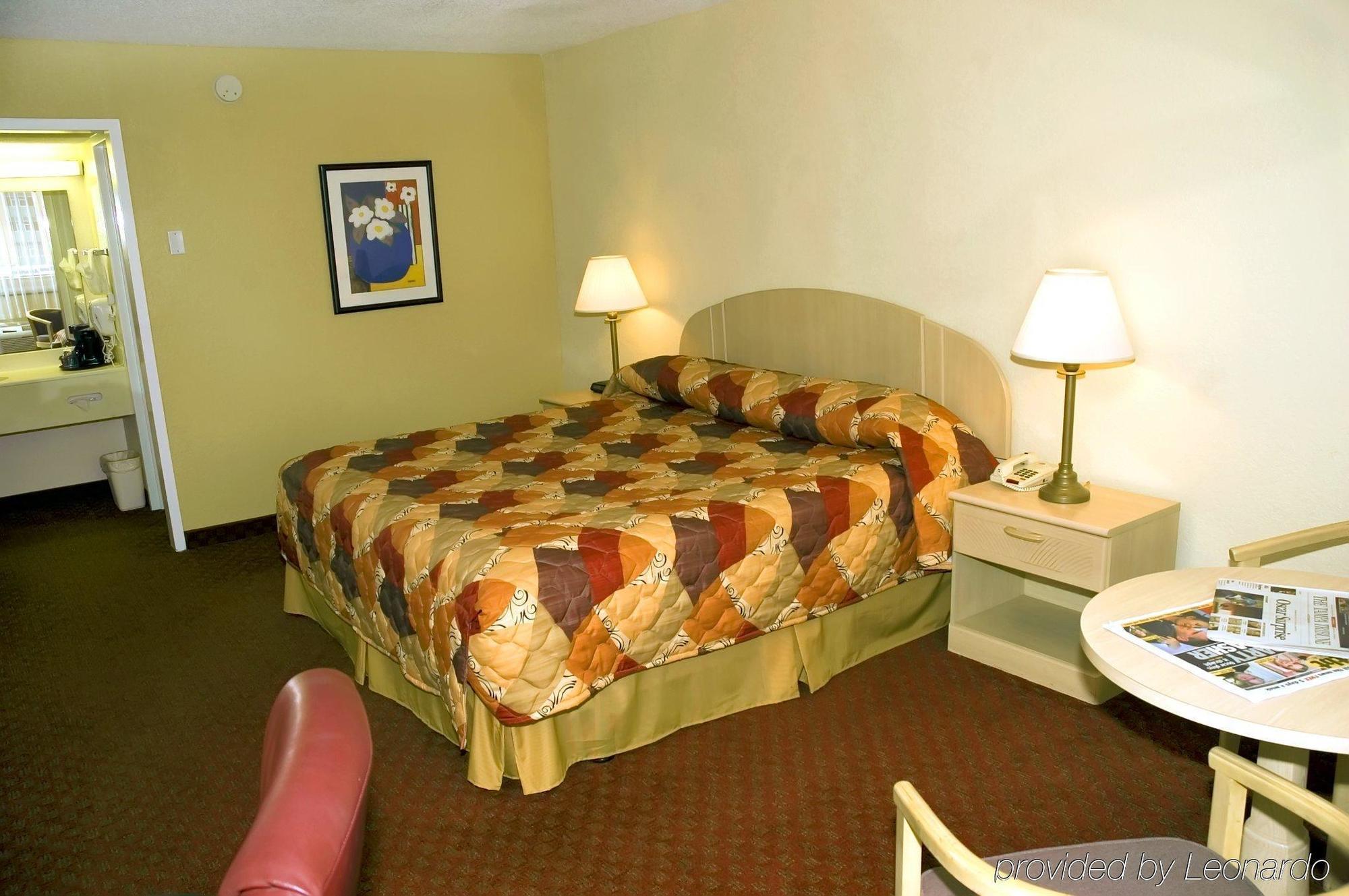 Ramada By Wyndham Tampa Westshore Airport South Extérieur photo