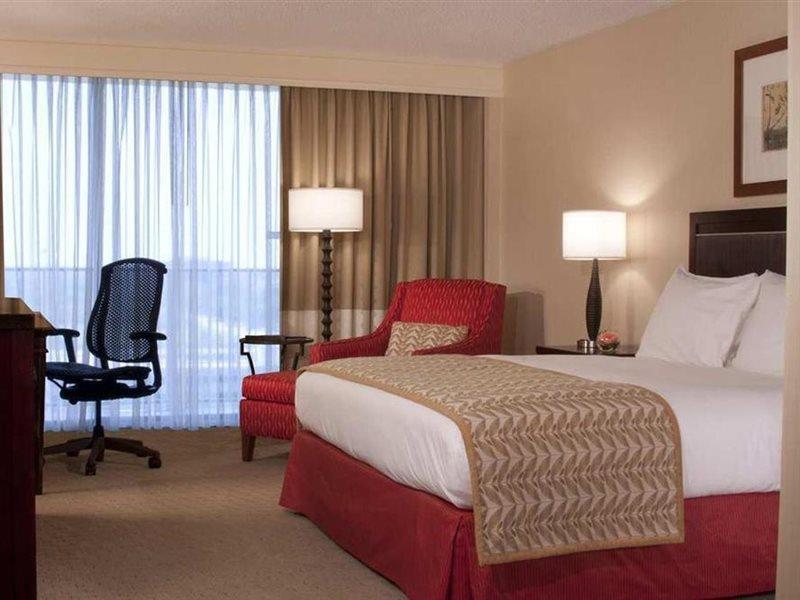 Ramada By Wyndham Tampa Westshore Airport South Extérieur photo