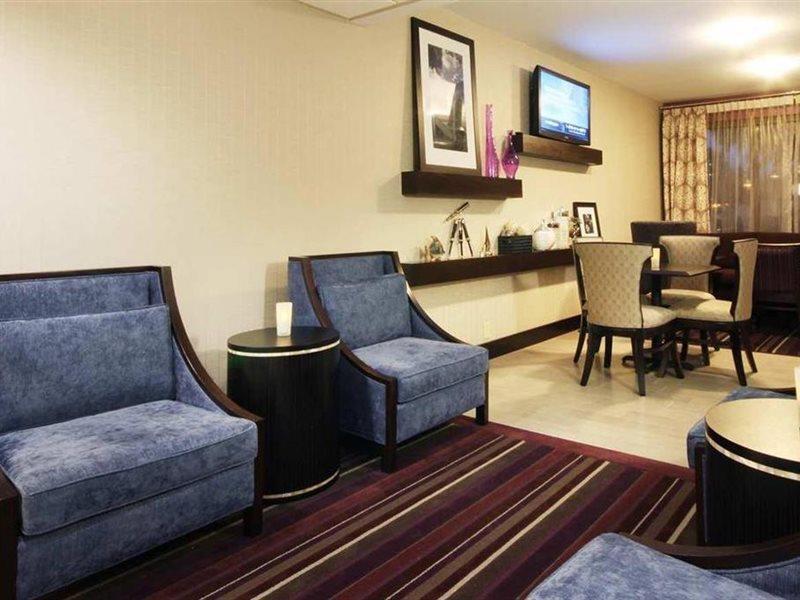Ramada By Wyndham Tampa Westshore Airport South Extérieur photo